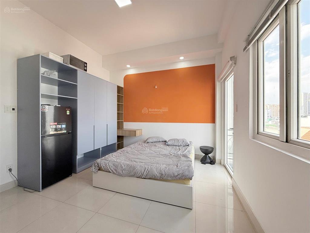 Cho thuê căn hộ studio rộng cửa sổ trời lớn thang máy full nội thất hầm xe ngay dương bá trạc q8