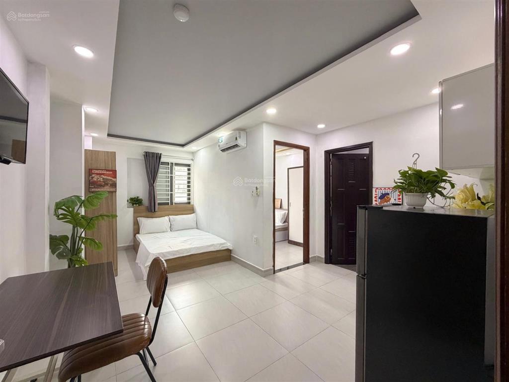 Cho thuê căn hộ 2pn1wc cửa sổ thoáng full nt thang máy bảo vệ gần đại học bách khoa ueh quận 10