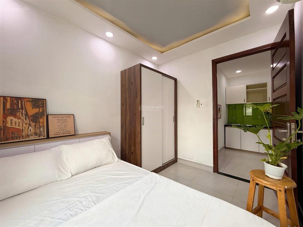 Cho thuê căn hộ 2pn1wc cửa sổ thoáng full nt thang máy bảo vệ gần đại học bách khoa ueh quận 10