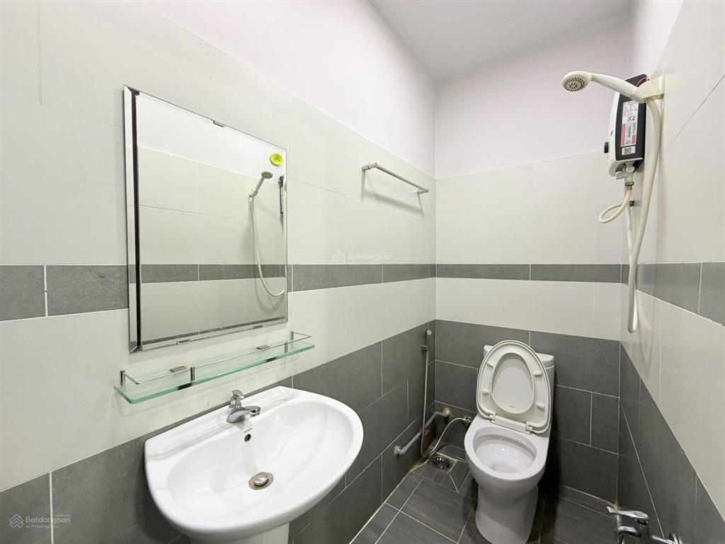 Cho thuê căn hộ 2pn1wc cửa sổ thoáng full nt thang máy bảo vệ gần đại học bách khoa ueh quận 10