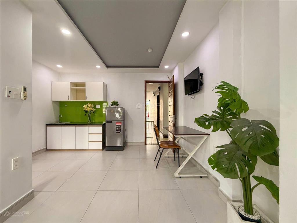 Cho thuê căn hộ 2pn1wc cửa sổ thoáng full nt thang máy bảo vệ gần đại học bách khoa ueh quận 10