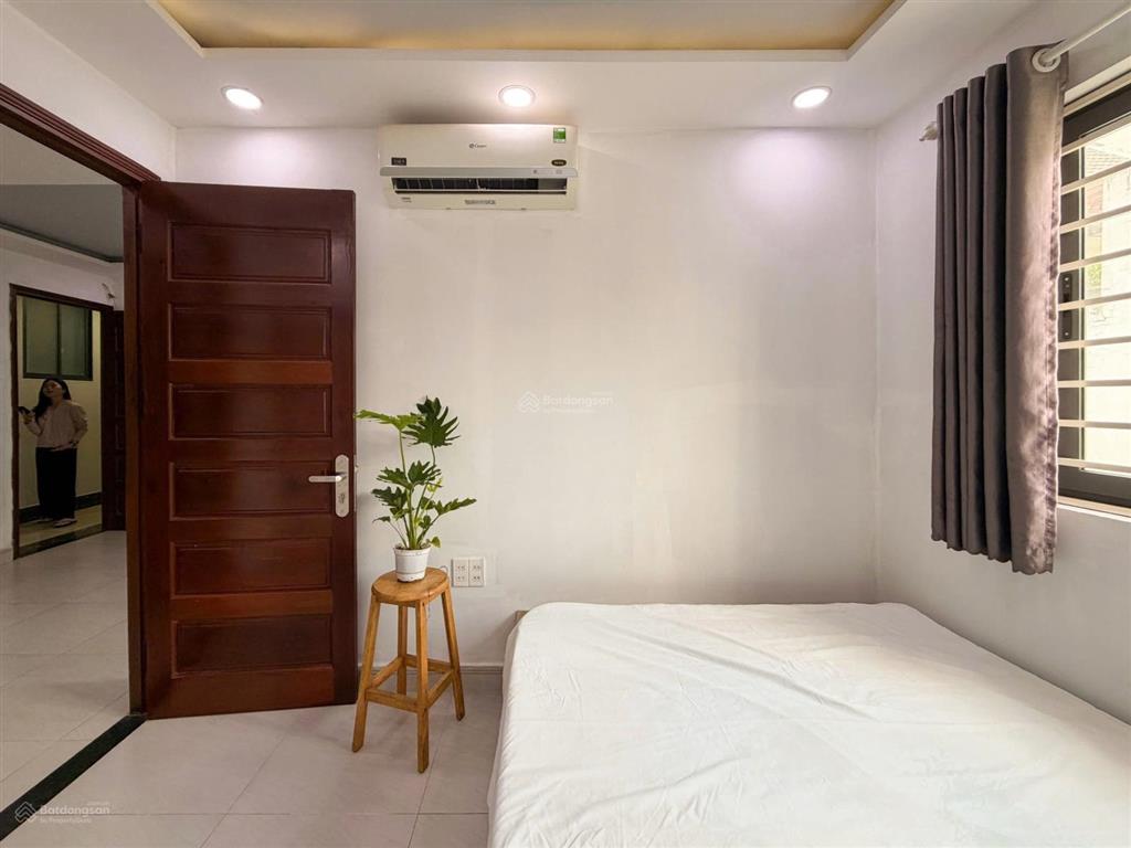 Cho thuê căn hộ 2pn1wc cửa sổ thoáng full nt thang máy bảo vệ gần đại học bách khoa ueh quận 10
