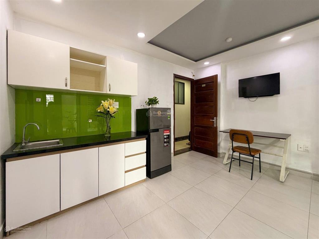 Cho thuê căn hộ 2pn1wc cửa sổ thoáng full nt thang máy bảo vệ gần đại học bách khoa ueh quận 10