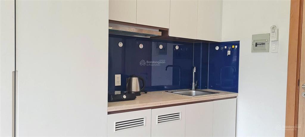 Cho thuê căn studio cửa sổ trời lớn thang máy full nt ngay trần đình xu cầu ông lãnh quận 1