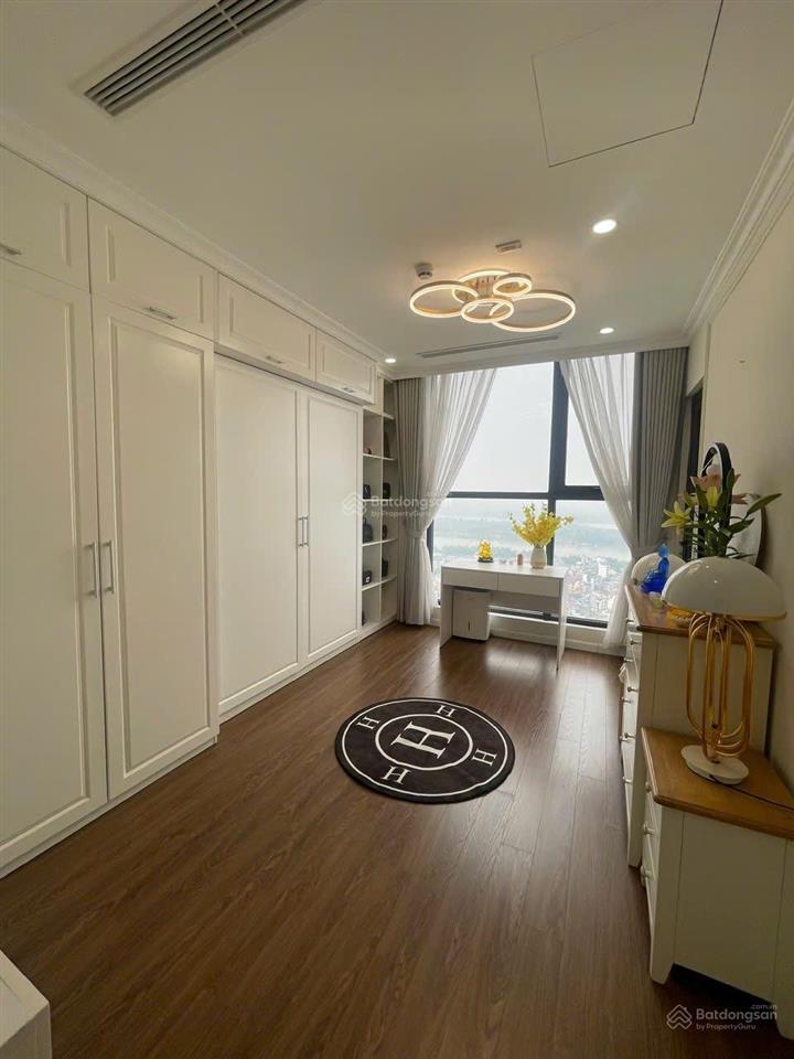 Bán căn hộ 3pn  115m2 view sông  cầu/ full đồ/ đã có sổ/ giá 12 tỷ bao phí/  0986 558 ***