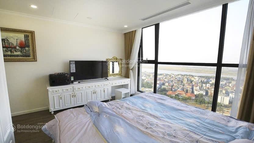 Bán căn 2pn  64m2 view sông  cầu nhật tân/ full đồ/ đã có sổ/ giá bán 6.6 tỷ/  0986 558 ***