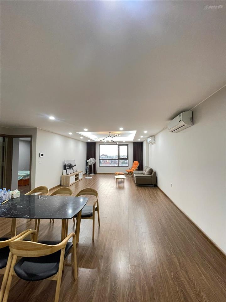 Cho thuê căn 4pn  148m2 view lotte mall & hồ tây/ full đồ/ giá 24tr/tháng/  0986 558 ***