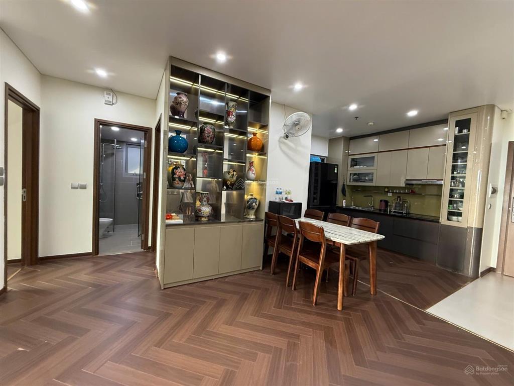 Chính chủ bán căn 2pn, 84.5m2 view cv ngđ/ full đồ/ đã có sổ. giá 9.3 tỷ bao phí.  0986 558 ***