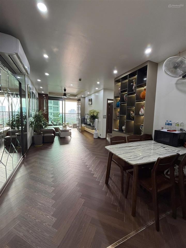 Chính chủ bán căn 2pn, 84.5m2 view cv ngđ/ full đồ/ đã có sổ. giá 9.3 tỷ bao phí.  0986 558 ***