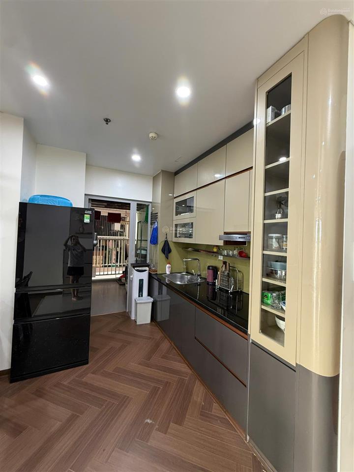 Chính chủ bán căn 2pn, 84.5m2 view cv ngđ/ full đồ/ đã có sổ. giá 9.3 tỷ bao phí.  0986 558 ***