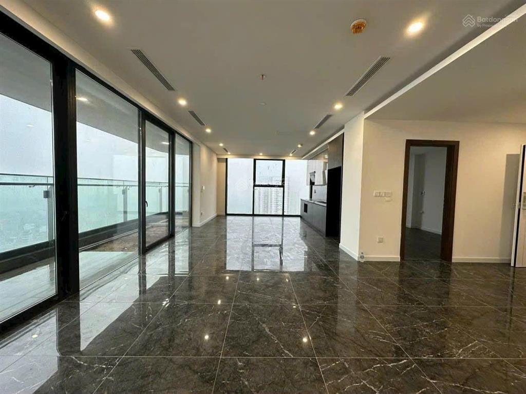 Bán căn góc 3pn 1đn  160m2 view sông hồng  cầu/ full đồ/ giá bán 19.8 tỷ bao phí/  0986 558 ***