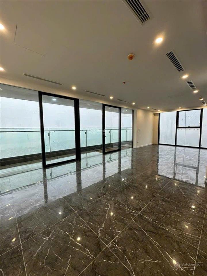 Bán căn góc 3pn 1đn  160m2 view sông hồng  cầu/ full đồ/ giá bán 19.8 tỷ bao phí/  0986 558 ***