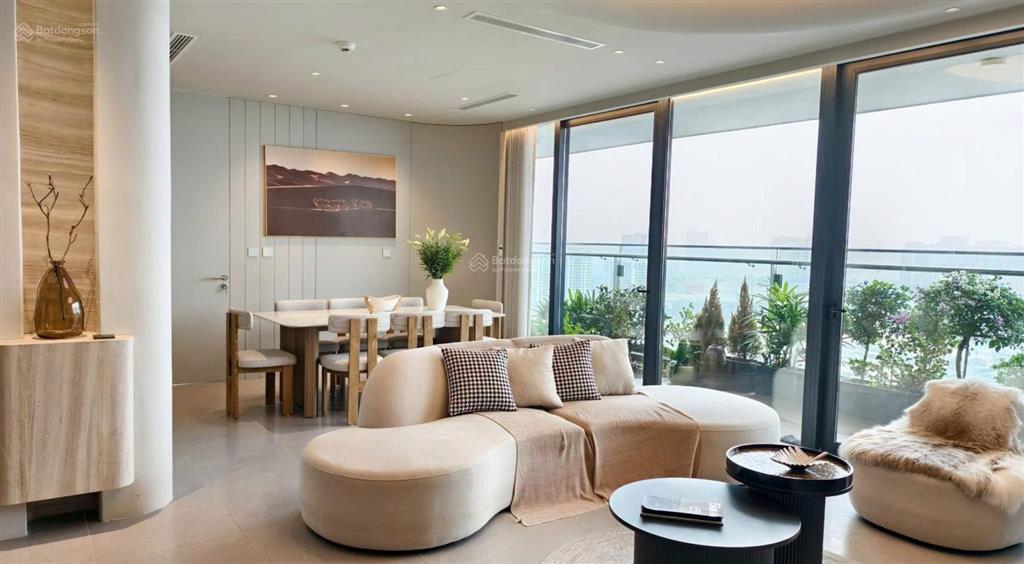 Cho thuê căn hộ 2pn/90m2/ nt cơ bản cdt/ view hồ tây/ miễn phí dv/ giá 15tr/th/  0986 558 ***