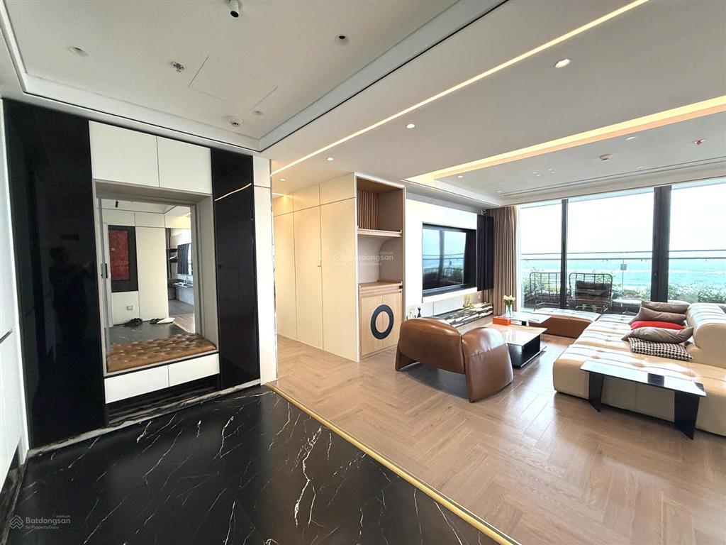 Cho thuê căn góc 3pn 160m2 view sông hồng  cầu nhật tân, full đồ, giá 45tr/th,  0986 558 ***