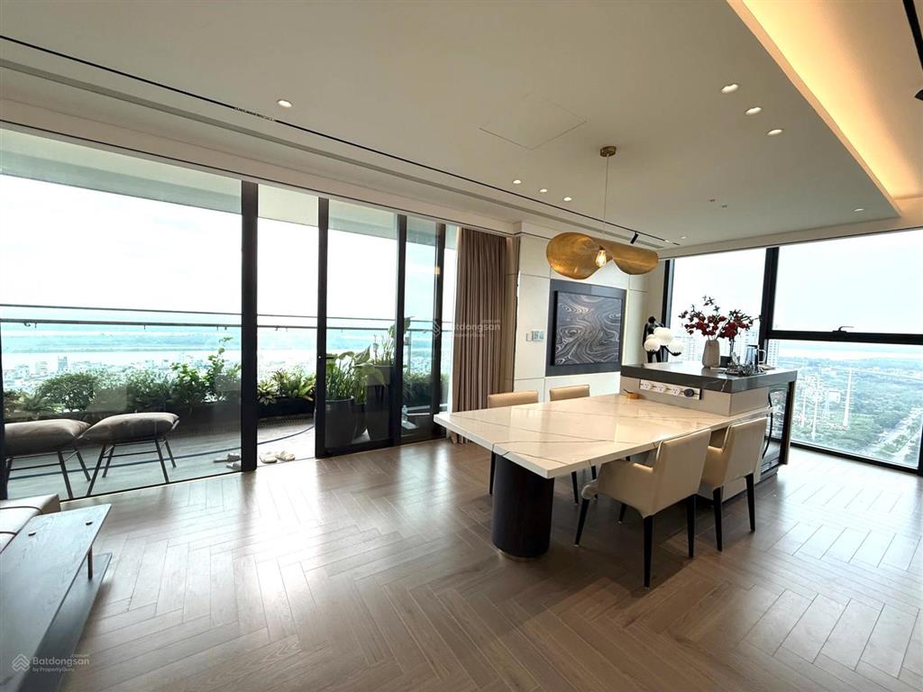 Cho thuê căn góc 3pn 160m2 view sông hồng  cầu nhật tân, full đồ, giá 45tr/th,  0986 558 ***