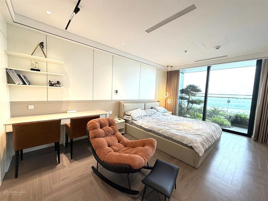 Cho thuê căn góc 3pn 160m2 view sông hồng  cầu nhật tân, full đồ, giá 45tr/th,  0986 558 ***
