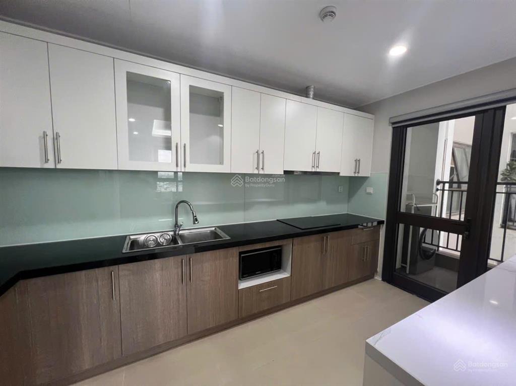 Cho thuê căn hộ 3pn/126m2 view hồ tây/full đồ/vào ngay/giá thuê 23tr/tháng/ 0986 558 ***