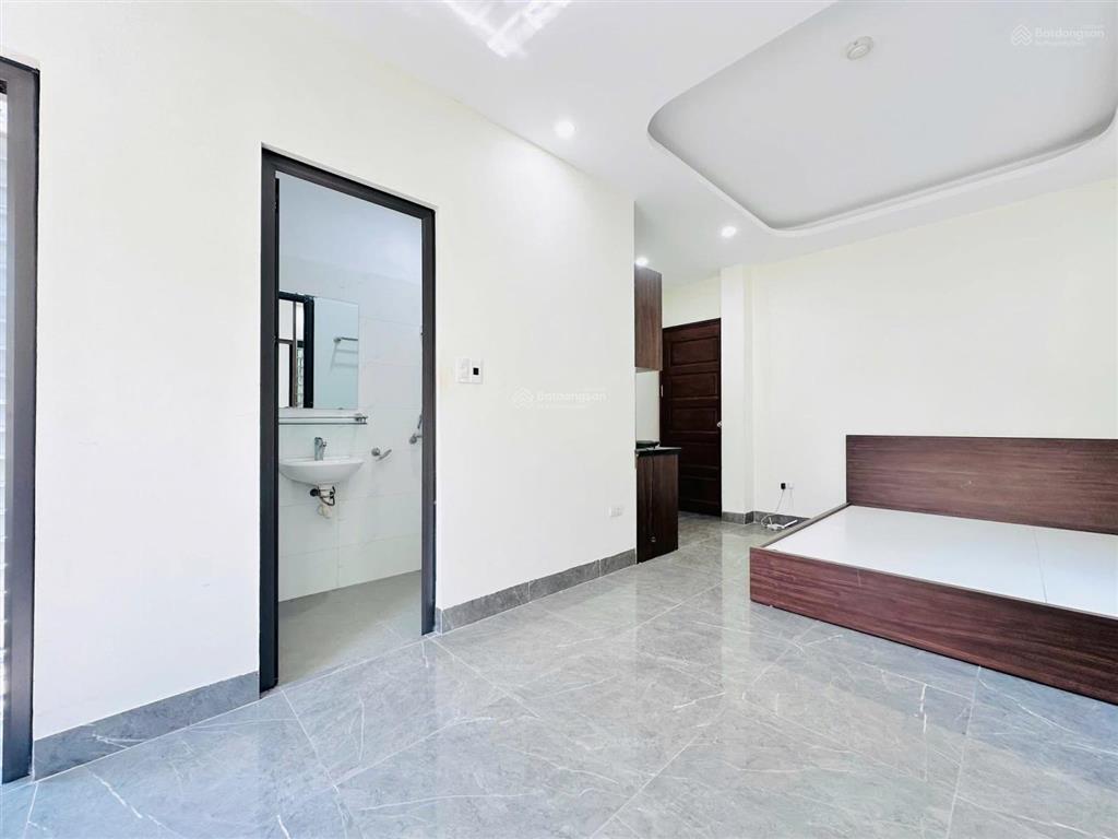 Bán nhà phố triều khúc. dt 30m2/5 tầng. kinh doanh, văn phòng. nhà đẹp. dân trí cao. giá 7,3 tỷ