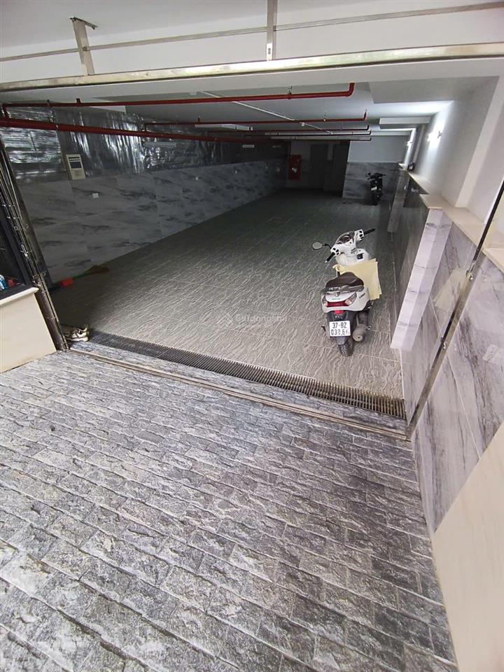 Cho thuê nhà mặt phố quang trung, hà đông. dt 700m2, 7 tầng 1 tum 1 hầm, nhà mới 100%, 550tr/th