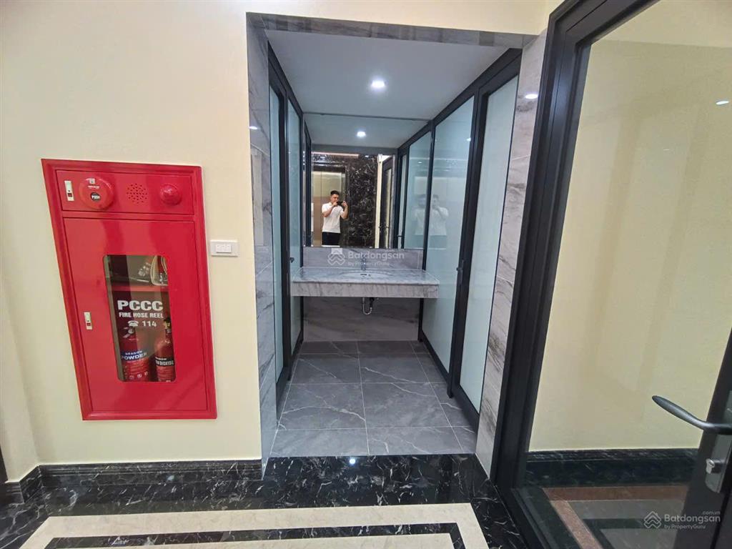 Cho thuê nhà mặt phố quang trung, hà đông. dt 700m2, 7 tầng 1 tum 1 hầm, nhà mới 100%, 550tr/th