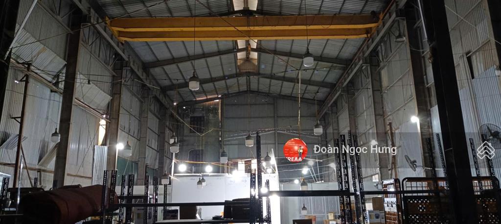 Cho thuê kho xưởng dt 1300m2 mặt đường ql6 biên giang, cầu mai lĩnh, điện 3 fa, xuất vat, xe công