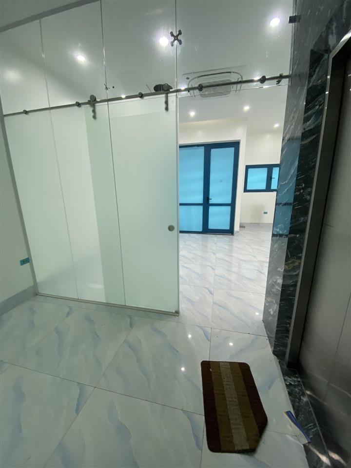 Cho thuê nhà vạn phúc, galaxy tố hữu, dt 100m2x6 tầng, nhà đẹp, giá chỉ 40tr