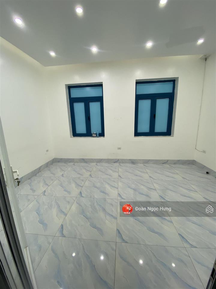 Cho thuê nhà vạn phúc, galaxy tố hữu, dt 100m2x6 tầng, nhà đẹp, giá chỉ 40tr