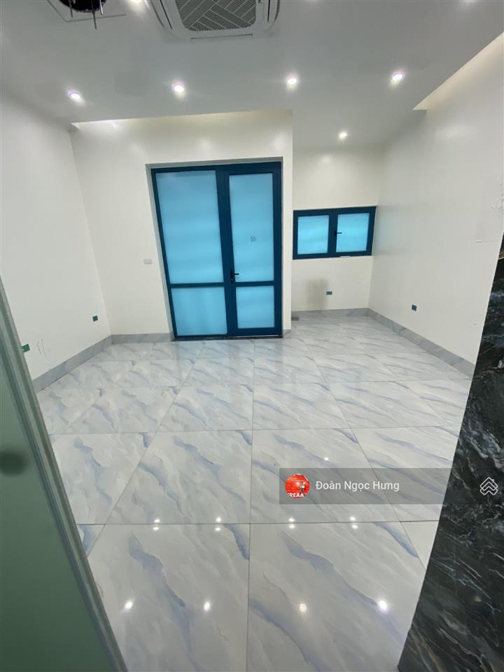 Cho thuê nhà vạn phúc, galaxy tố hữu, dt 100m2x6 tầng, nhà đẹp, giá chỉ 40tr