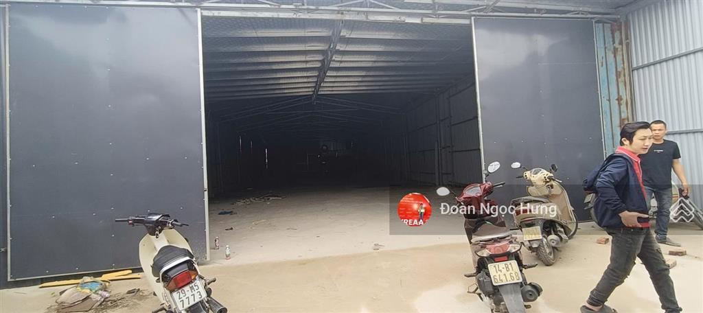 Cho thuê kho xưởng đường cầu noi, gần phạm văn đồng, dt 637m2, mt 11m, xe 10t vào, điện 3fa