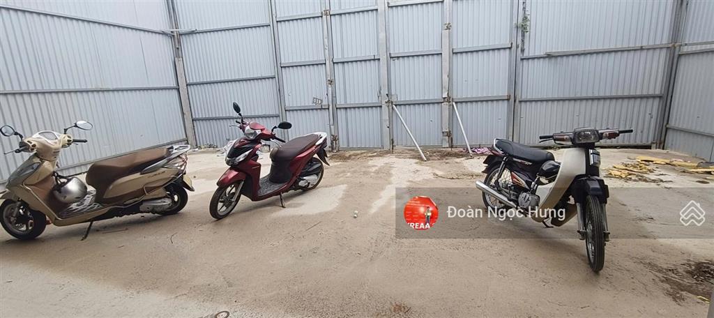 Cho thuê kho xưởng đường cầu noi, gần phạm văn đồng, dt 637m2, mt 11m, xe 10t vào, điện 3fa