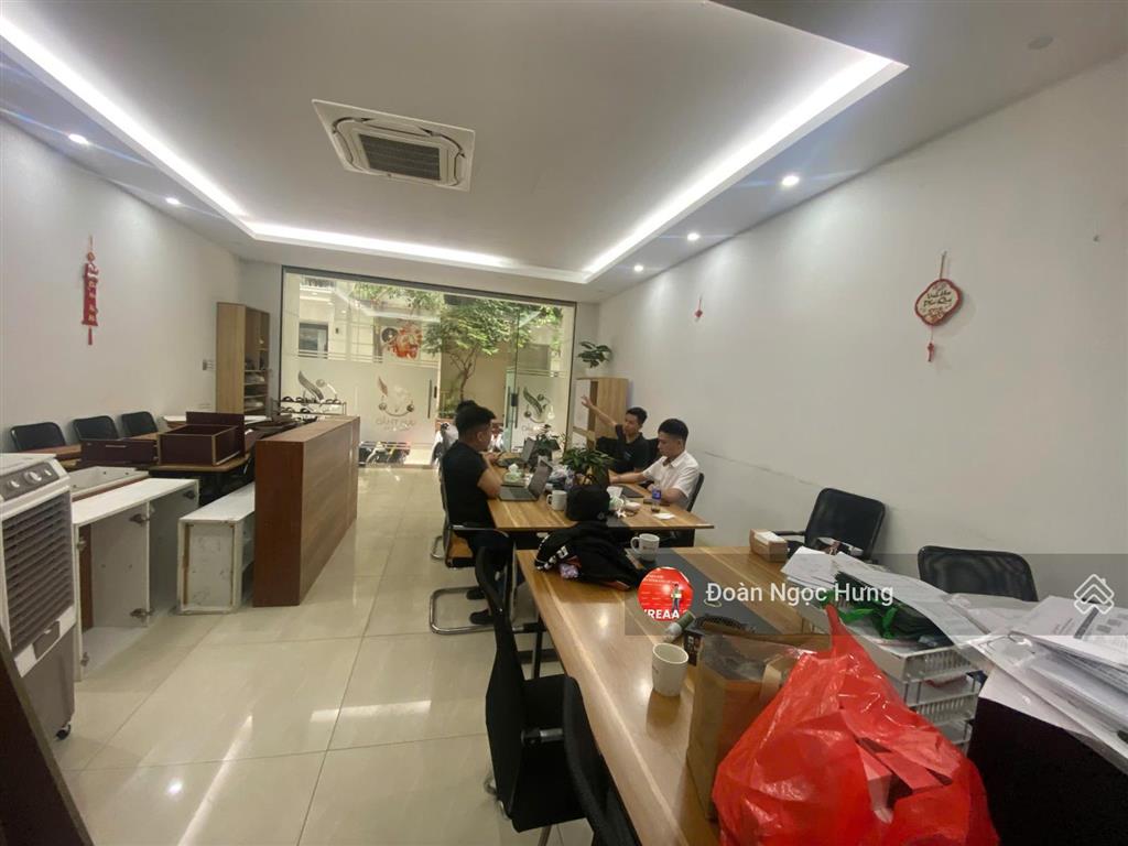 Cho thuê nhà liền kề nguyễn tuân, thanh xuân. dt 75m2, 6 tầng, mt 5,5m, thông sàn thang máy, 45tr
