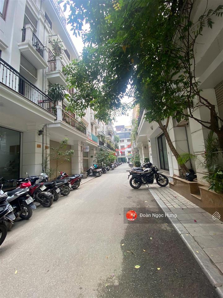 Cho thuê nhà liền kề nguyễn tuân, thanh xuân. dt 75m2, 6 tầng, mt 5,5m, thông sàn thang máy, 45tr