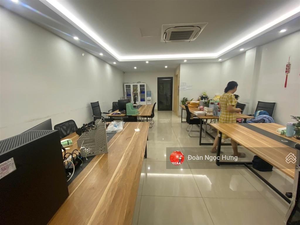 Cho thuê nhà liền kề nguyễn tuân, thanh xuân. dt 75m2, 6 tầng, mt 5,5m, thông sàn thang máy, 45tr