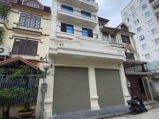 Cho thuê nhà mới xây, sang trọng, có thang máy, vị trí tiện lợi gần đại học thăng long, giá 35tr/th