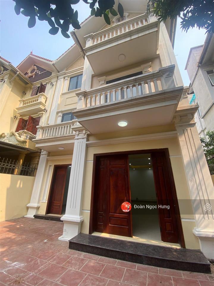 Cho thuê biệt thự đường tố hữu, trung văn. dt 163m, 4 tầng, mt 8m, nhà đẹp, giá chỉ 36tr