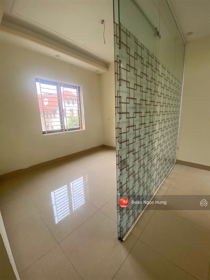 Cho thuê biệt thự đường tố hữu, trung văn. dt 163m, 4 tầng, mt 8m, nhà đẹp, giá chỉ 36tr