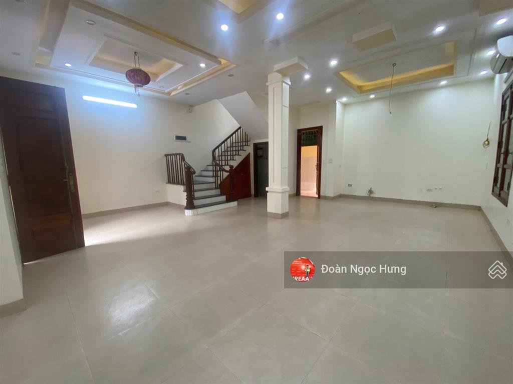 Cho thuê biệt thự đường tố hữu, trung văn. dt 163m, 4 tầng, mt 8m, nhà đẹp, giá chỉ 36tr