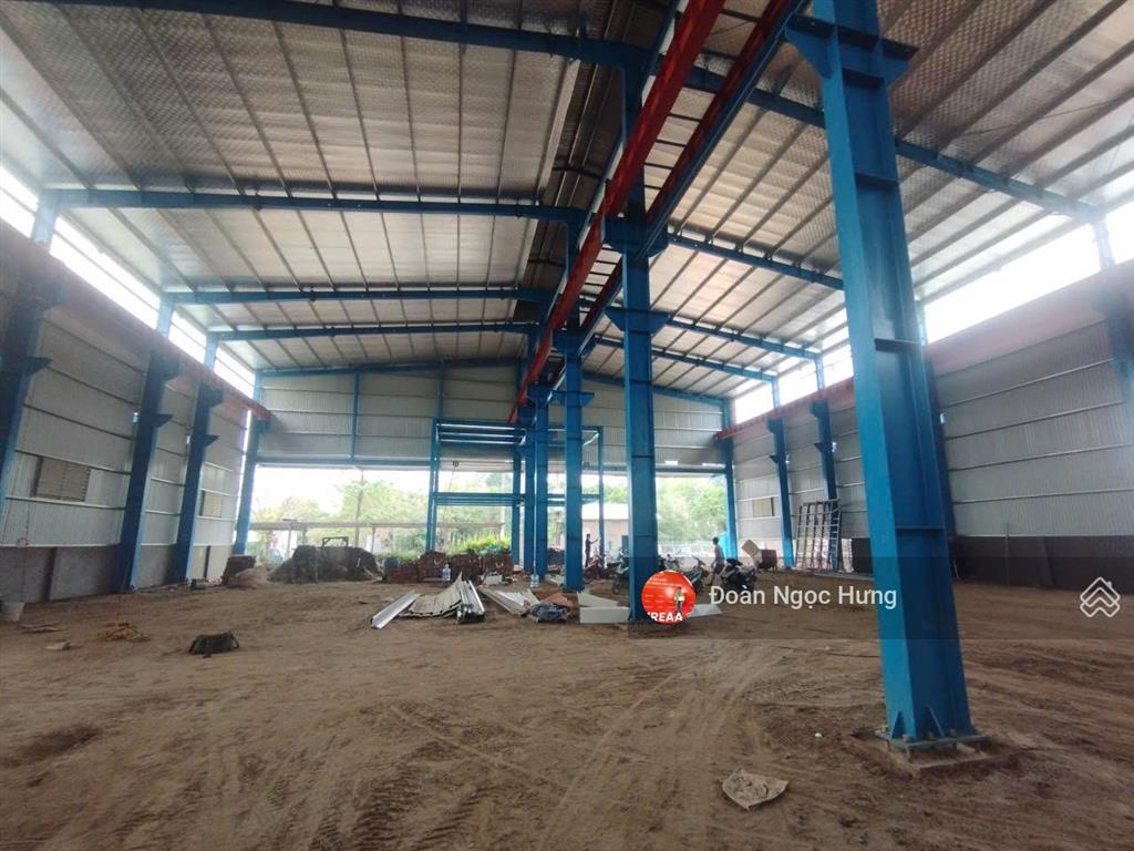 Cho thuê kho tiêu chuẩn cụm cn thạch thất, quốc oai, đường đại lộ thăng long, dt 5000m2, mới 100%