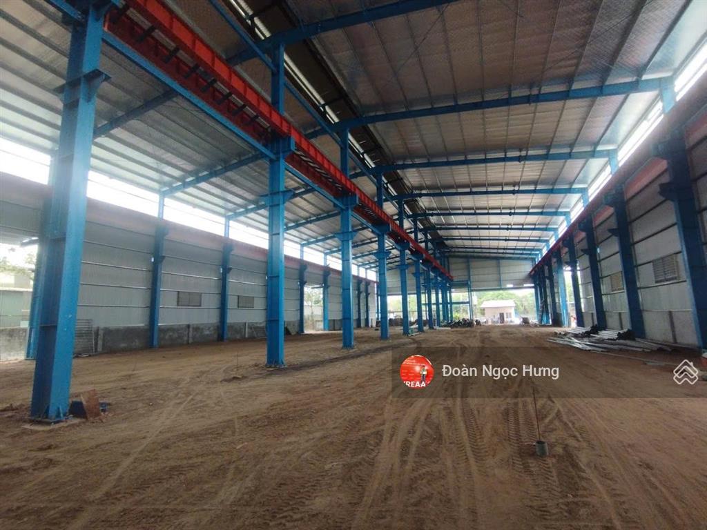 Cho thuê kho tiêu chuẩn cụm cn thạch thất, quốc oai, đường đại lộ thăng long, dt 5000m2, mới 100%