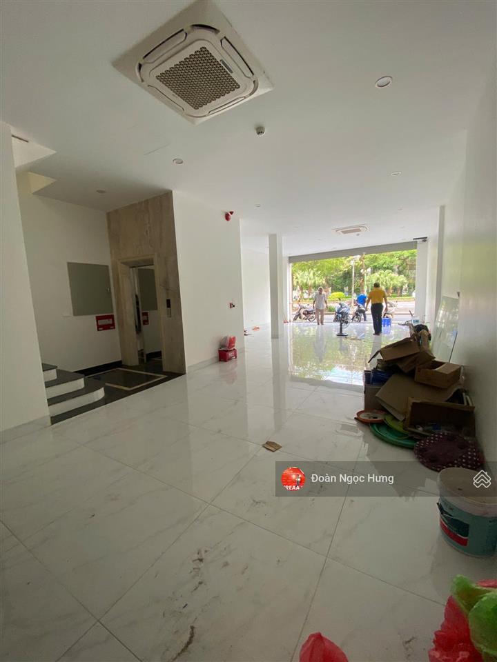 Cho thuê nhà him lam tố hữu, vạn phúc, dt 100m2, mt 6m, 7 tầng thông sàn, thang máy, nhà đẹp, 60tr
