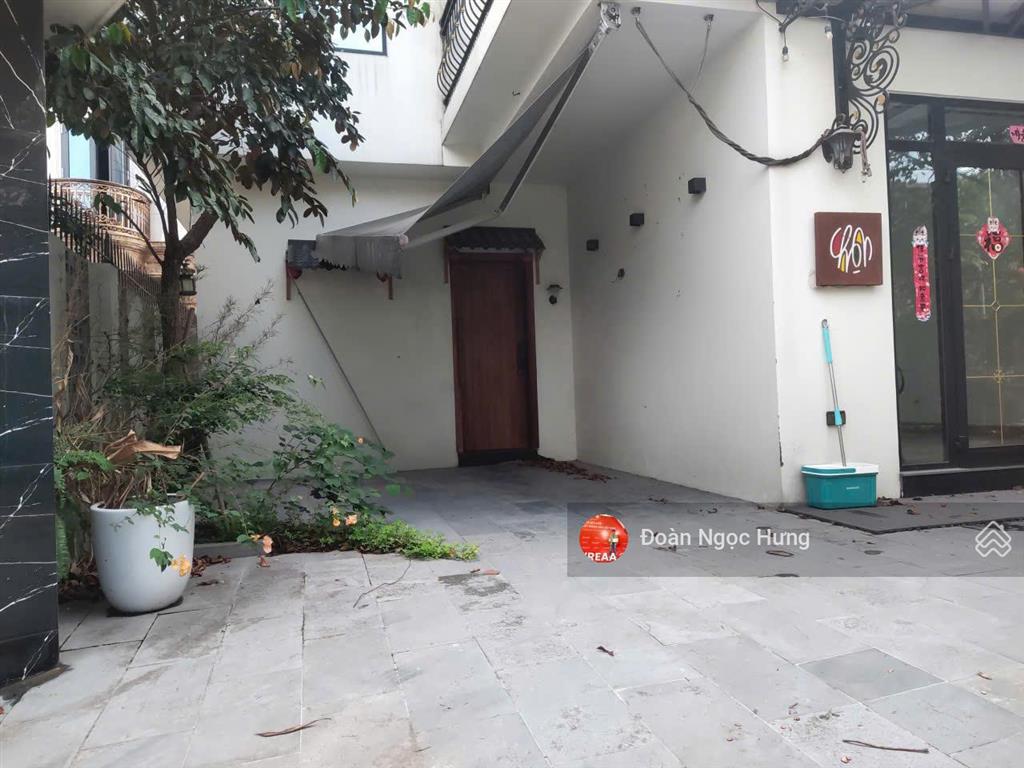 Cho thuê nhà thành phố giao lưu, phạm văn đồng, dt 224m, 4 tầng, mt 24m, nhà đẹp, giá chỉ 40tr