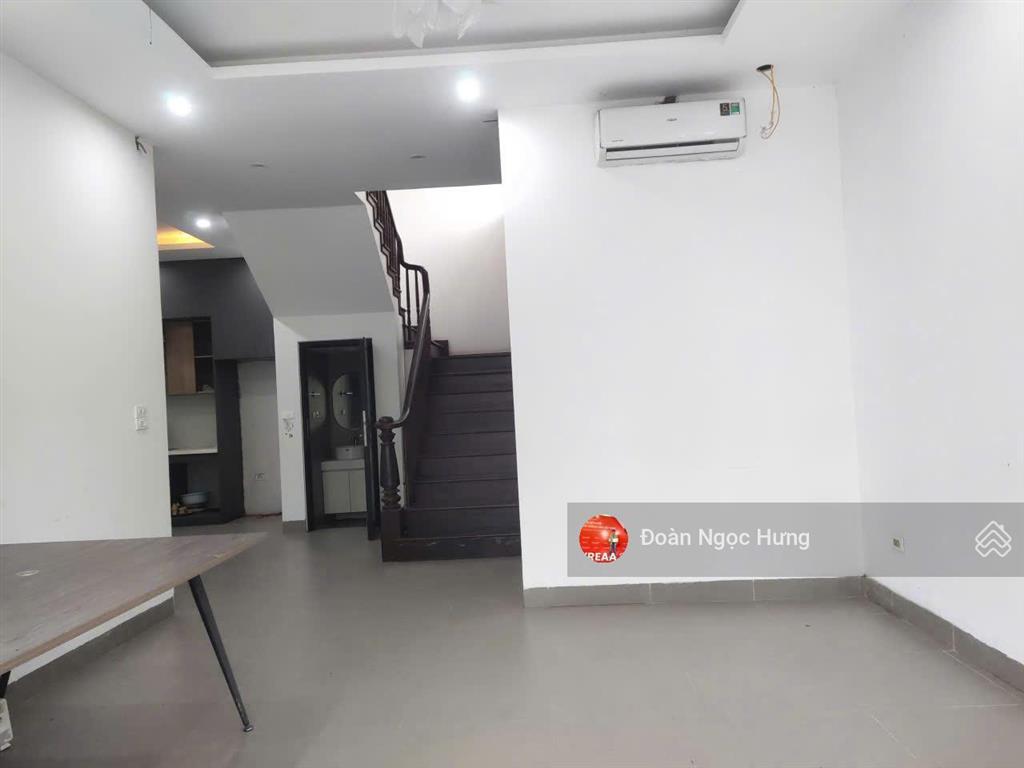 Cho thuê nhà thành phố giao lưu, phạm văn đồng, dt 224m, 4 tầng, mt 24m, nhà đẹp, giá chỉ 40tr