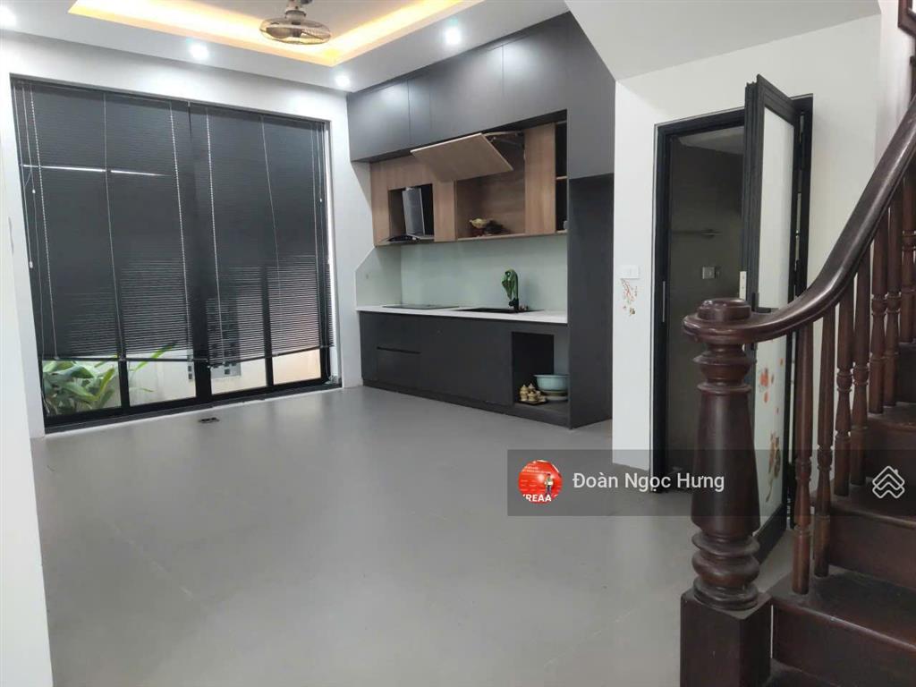 Cho thuê nhà thành phố giao lưu, phạm văn đồng, dt 224m, 4 tầng, mt 24m, nhà đẹp, giá chỉ 40tr