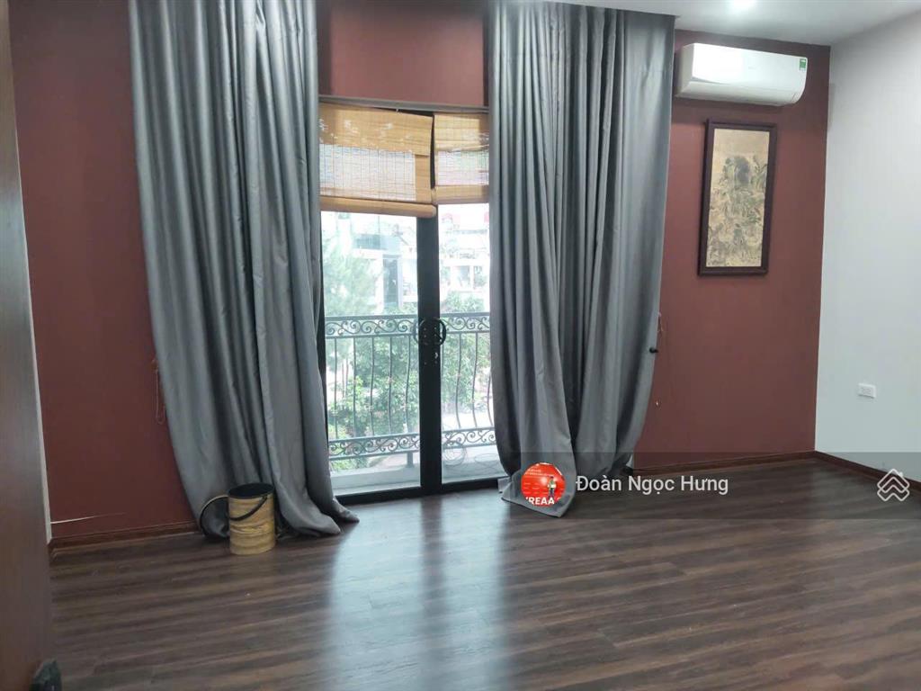 Cho thuê nhà thành phố giao lưu, phạm văn đồng, dt 224m, 4 tầng, mt 24m, nhà đẹp, giá chỉ 40tr