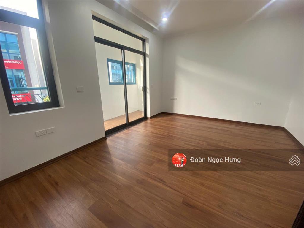 Cho thuê nhà trung kính, yên hòa, dt 80m, 6 tầng, thang máy điều hòa đầy đủ, giá chỉ 45tr