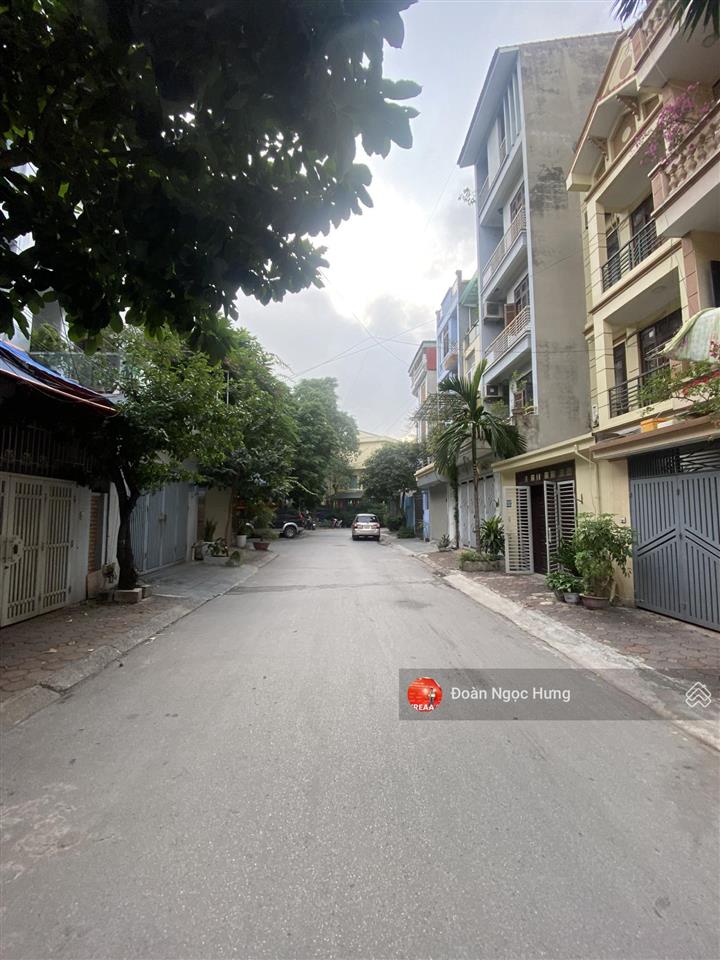 Cho thuê kho xưởng tại nguyễn khuyến, văn quán, dt 100m2, mt 5m, không ngập, sạch sẽ, giá 11 triệu