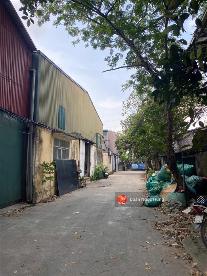 Cho thuê kho xưởng đại lộ thăng long, cạnh smart city, dt 900m2, điện 3fa, xe công, xuất vat
