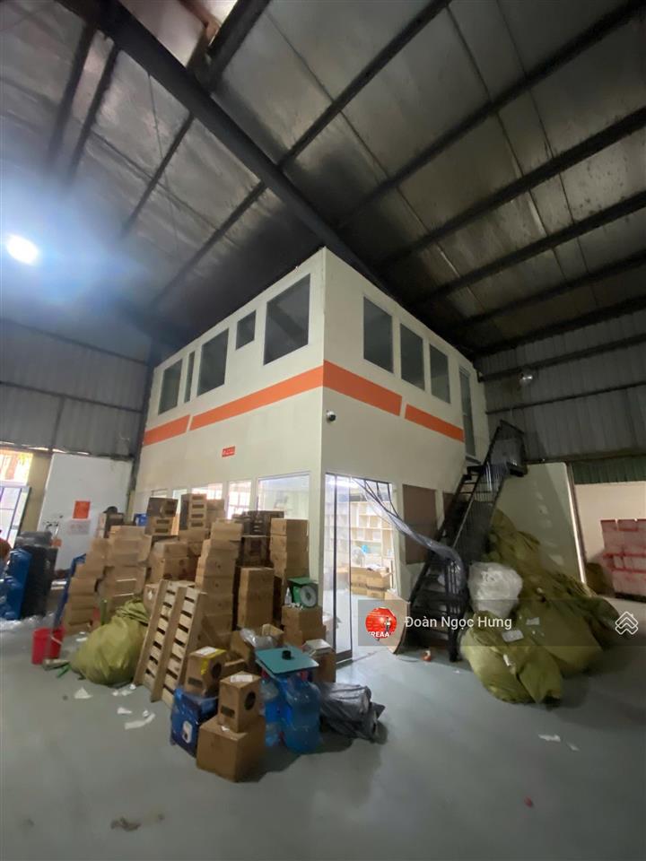 Cho thuê kho xưởng đại lộ thăng long, cạnh smart city, dt 900m2, điện 3fa, xe công, xuất vat