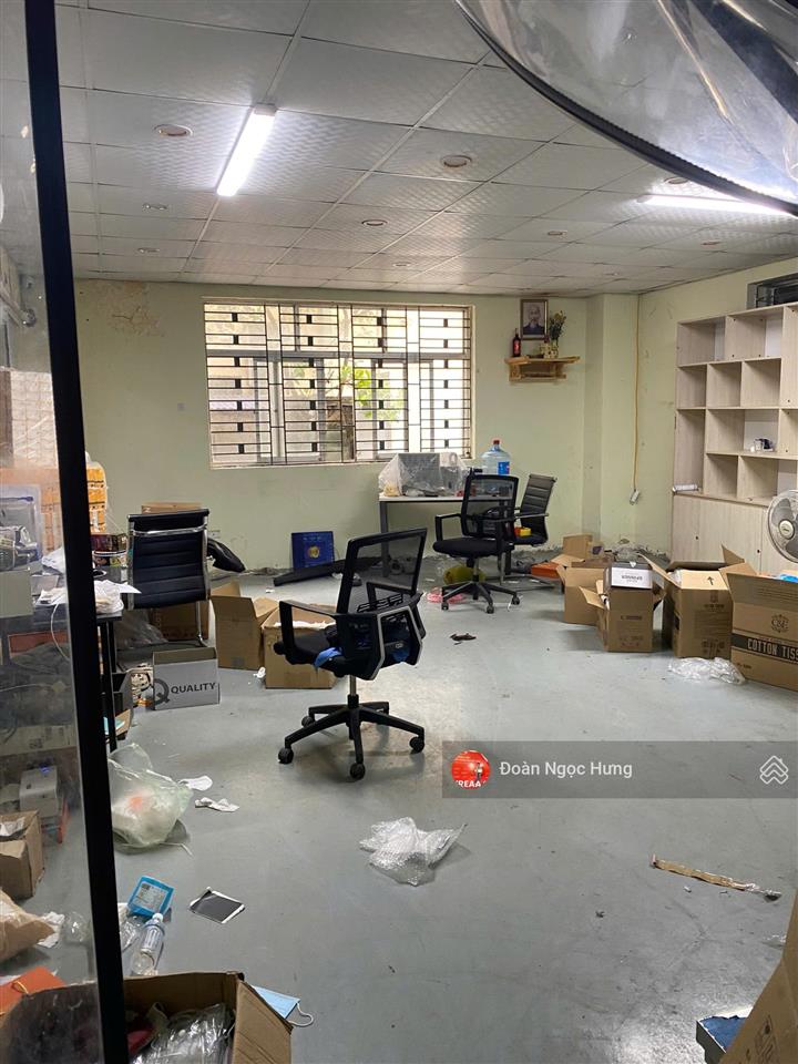 Cho thuê kho xưởng đại lộ thăng long, cạnh smart city, dt 900m2, điện 3fa, xe công, xuất vat