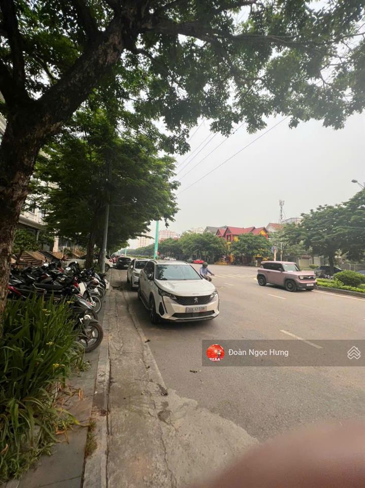 Cho thuê t1  2 lk khu đô thị tp giao lưu  phạm văn đồng 120m2/sàn, mt 7m. thông sàn. giá 33tr